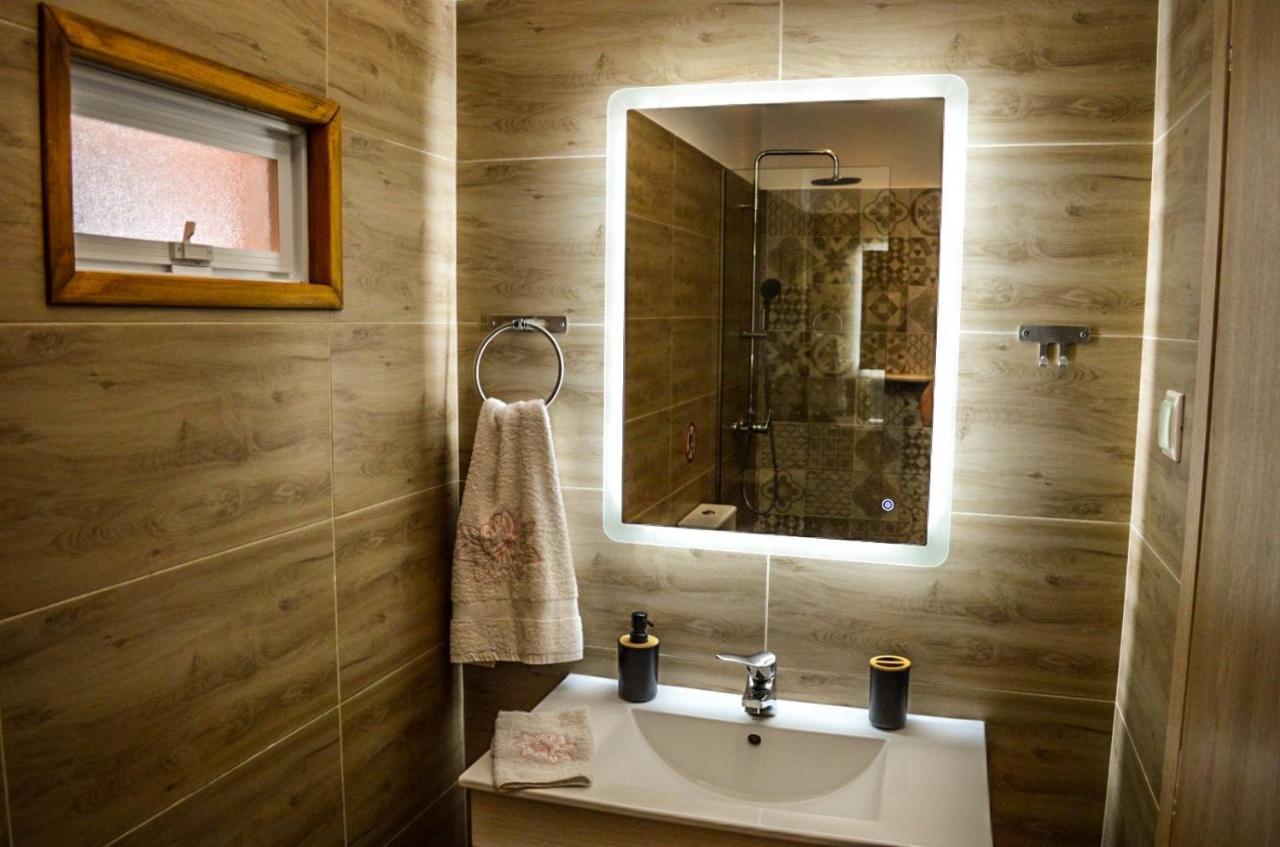 Golden Mile Studio-Apartment Ipsos Bagian luar foto
