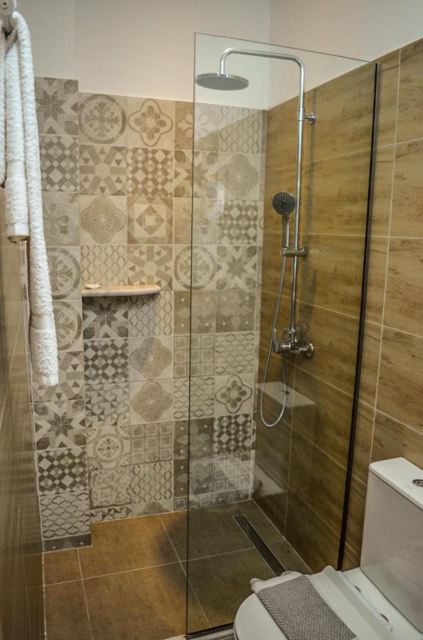 Golden Mile Studio-Apartment Ipsos Bagian luar foto